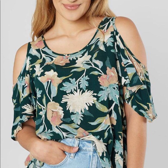 Beautiful Daytrip Top - Picture 2 of 7